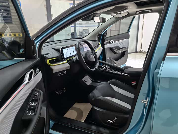 Фото 8 - Geely Coolray