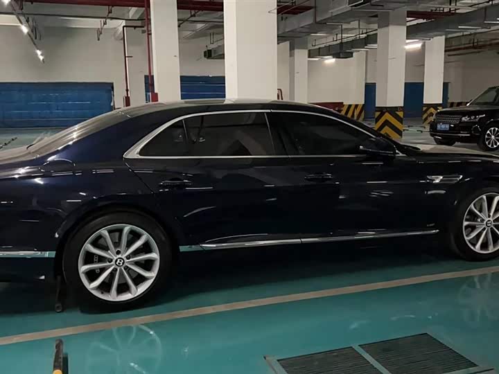 Фото 2 - Bentley Flying Spur