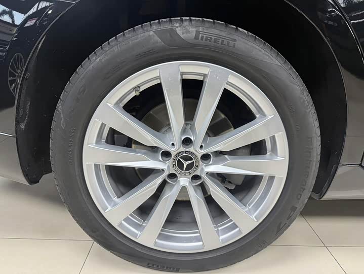 Фото 14 - Mercedes-Benz S-Class