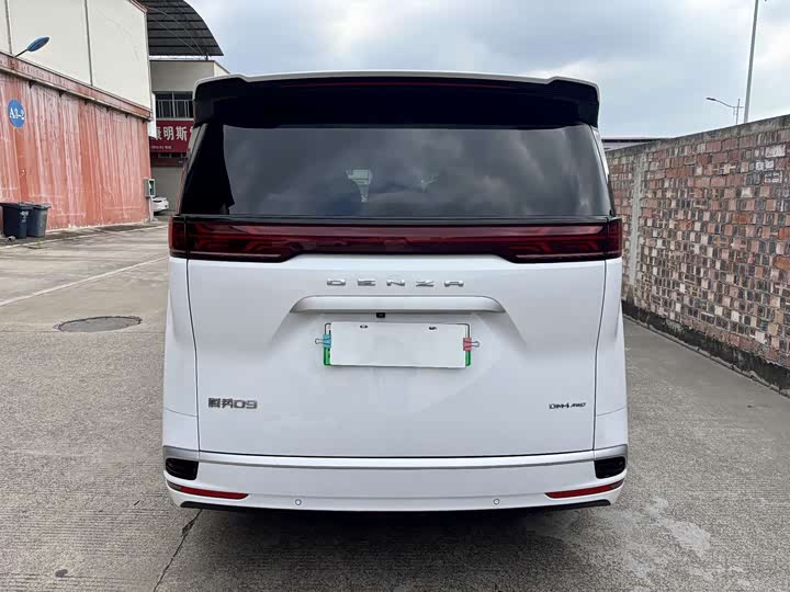 Фото 5 - Denza D9