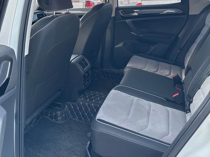 Фото 11 - Volkswagen Tayron X