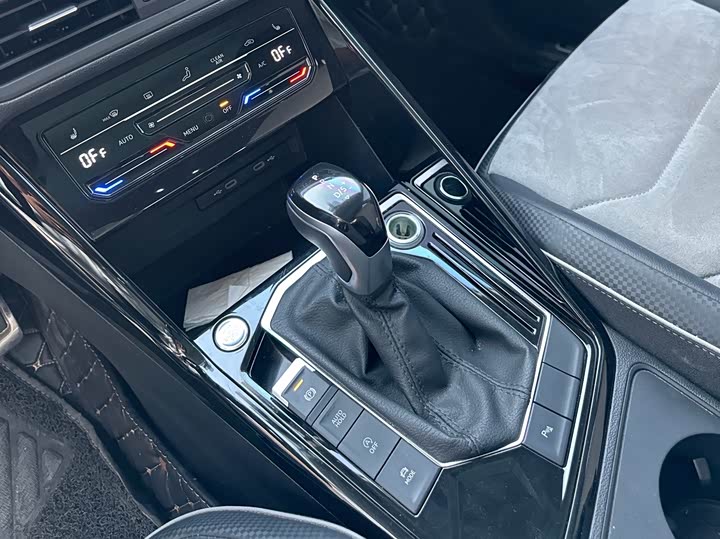 Фото 14 - Volkswagen Tayron X