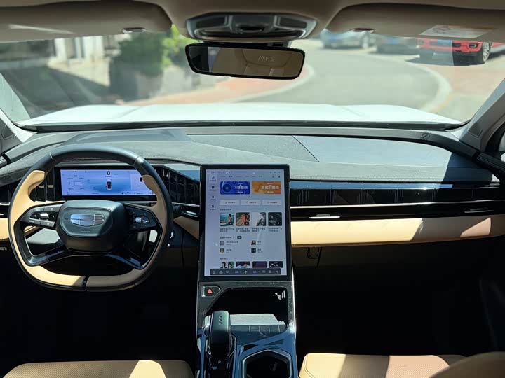 Фото 10 - Geely Atlas L