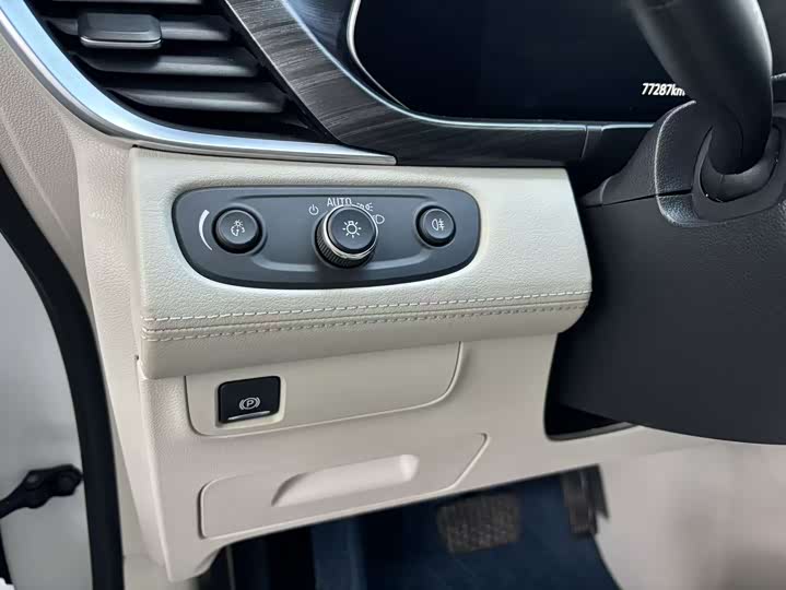 Фото 22 - Buick GL8 ES