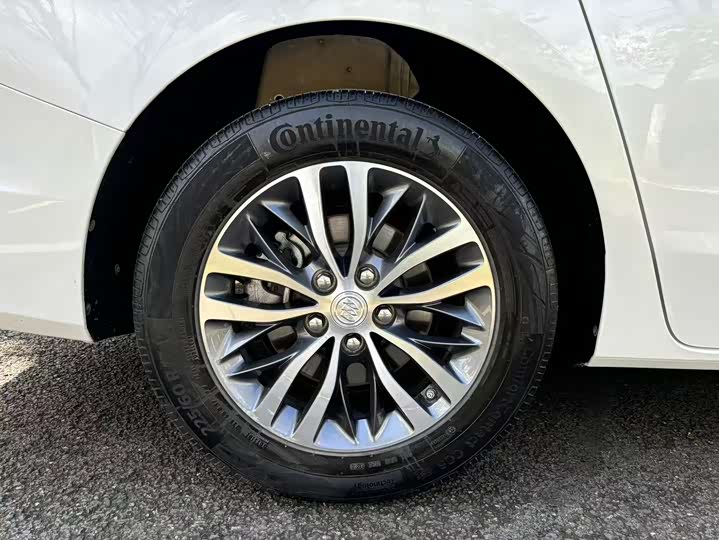 Фото 31 - Buick GL8 ES