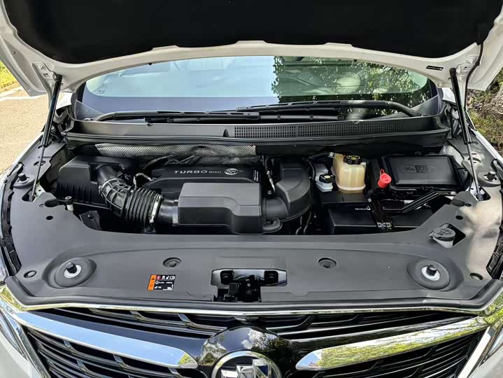 Фото 32 - Buick GL8 ES