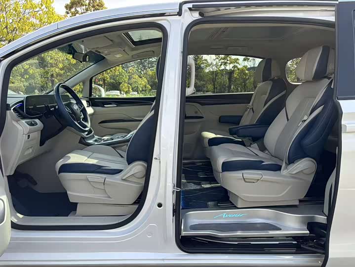 Фото 8 - Buick GL8 ES