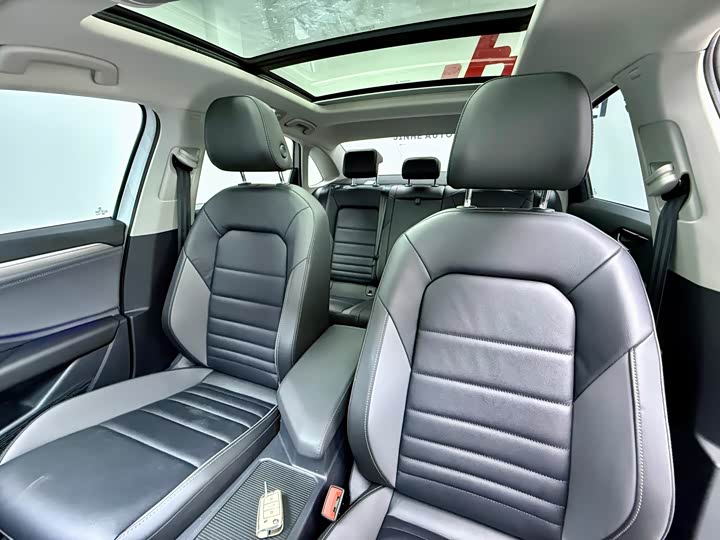 Фото 10 - Volkswagen Sagitar L