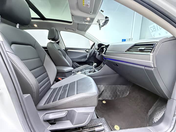 Фото 9 - Volkswagen Sagitar L