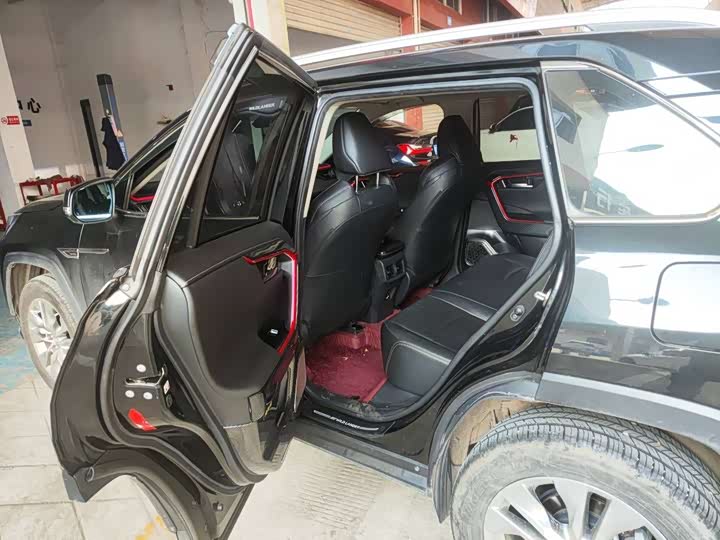 Фото 8 - Toyota Wildlander