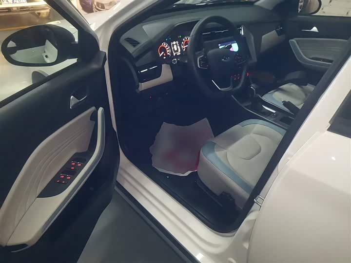 Фото 16 - Chery Tiggo 3x