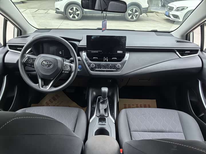 Фото 10 - Toyota Corolla