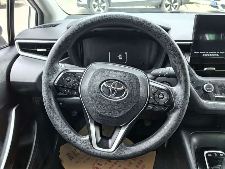 Фото 13 - Toyota Corolla