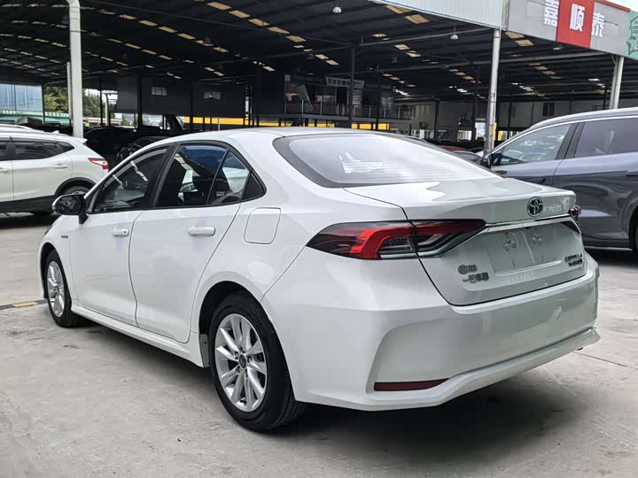 Фото 15 - Toyota Corolla