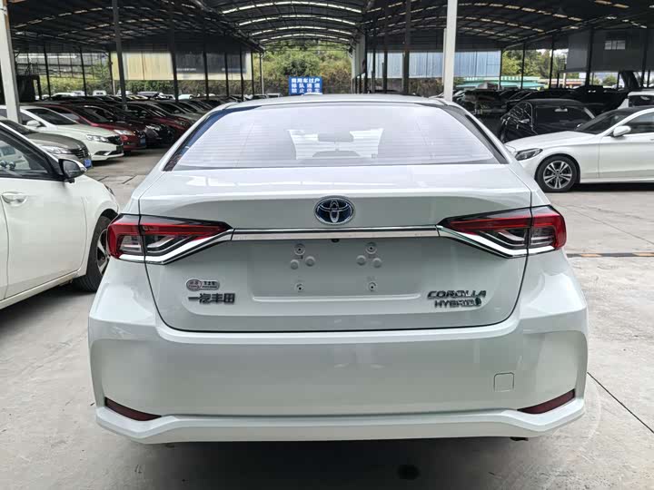 Фото 16 - Toyota Corolla