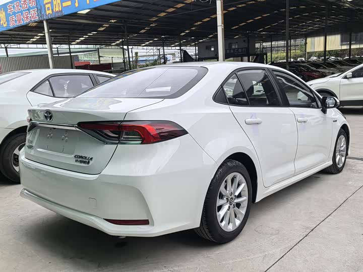 Фото 17 - Toyota Corolla