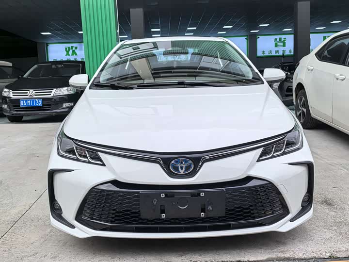 Фото 2 - Toyota Corolla