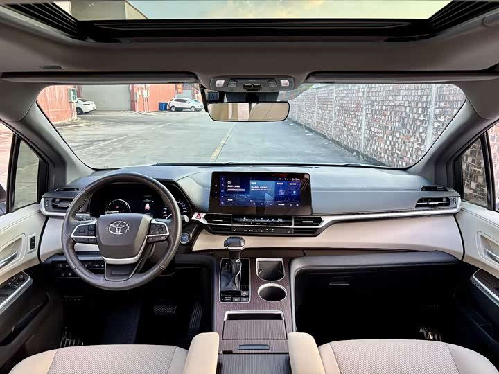 Фото 10 - Toyota Granvia