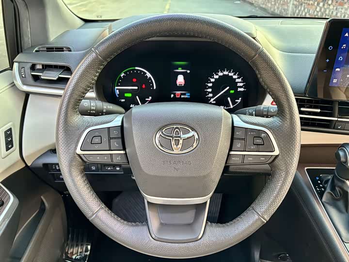 Фото 11 - Toyota Granvia