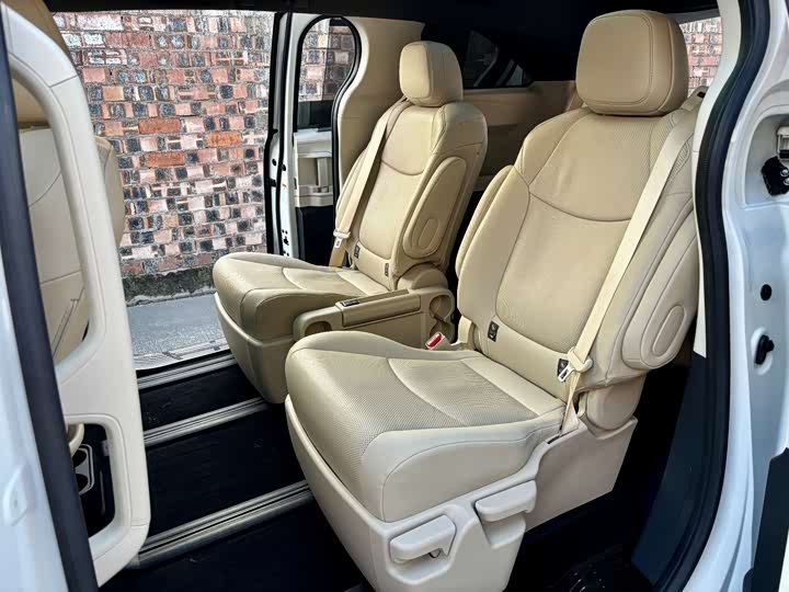 Фото 12 - Toyota Granvia