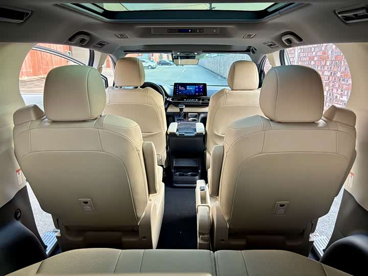 Фото 15 - Toyota Granvia