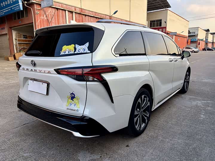 Фото 6 - Toyota Granvia
