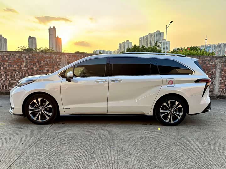 Фото 7 - Toyota Granvia