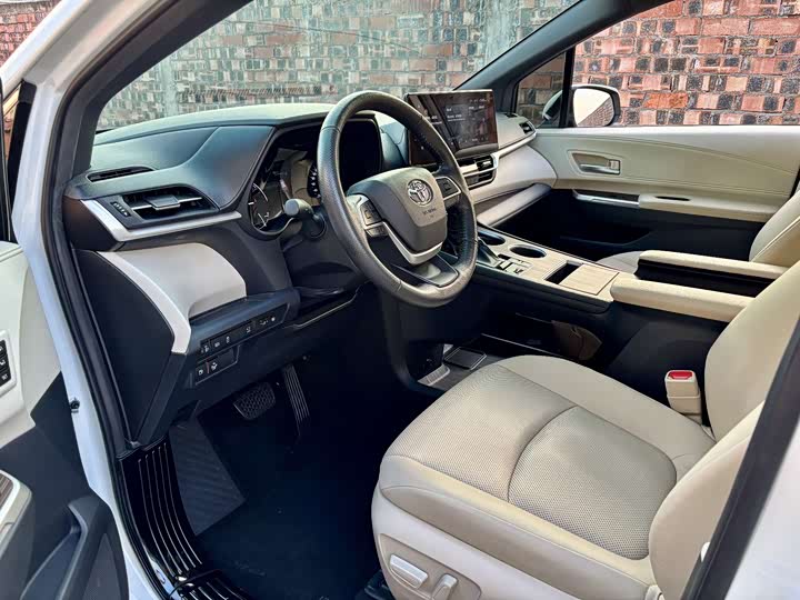 Фото 8 - Toyota Granvia