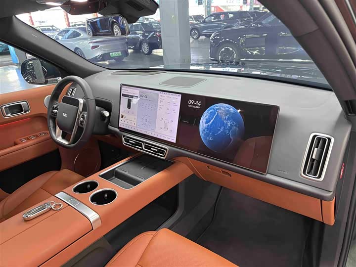 Фото 11 - LiXiang L8