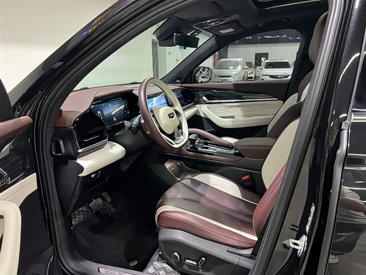 Фото 10 - Geely Monjaro