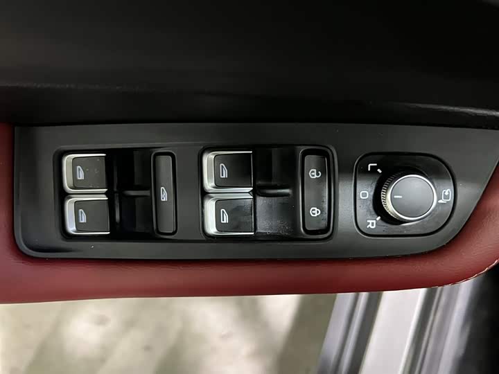 Фото 11 - Geely Coolray