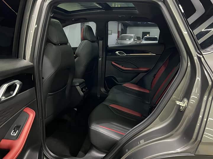 Фото 12 - Geely Coolray