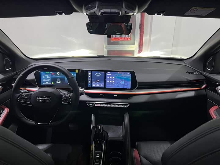 Фото 14 - Geely Coolray