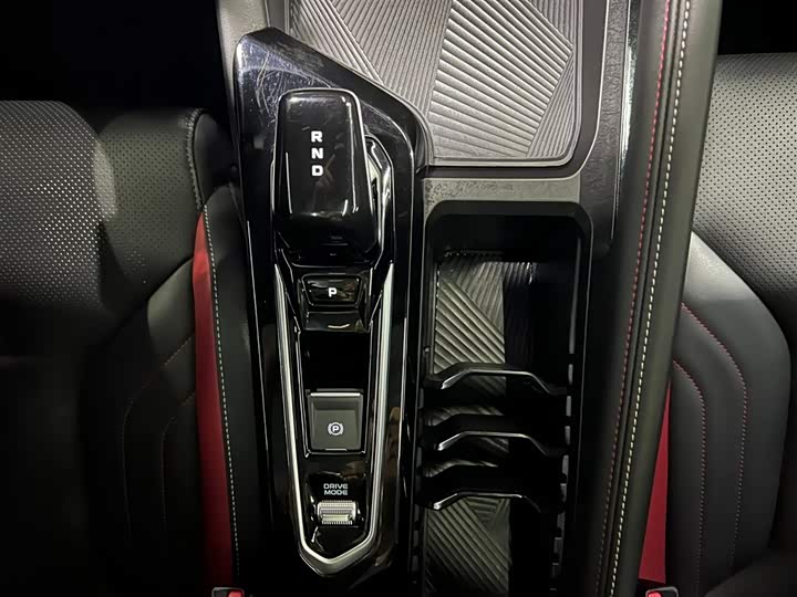 Фото 16 - Geely Coolray