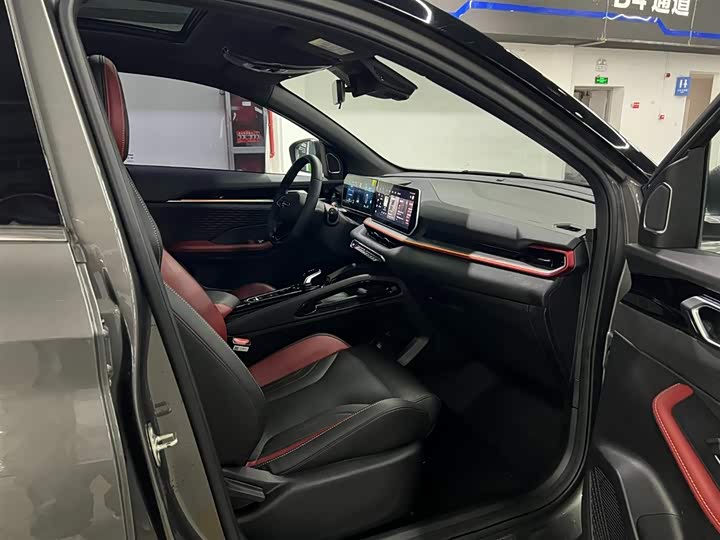 Фото 19 - Geely Coolray