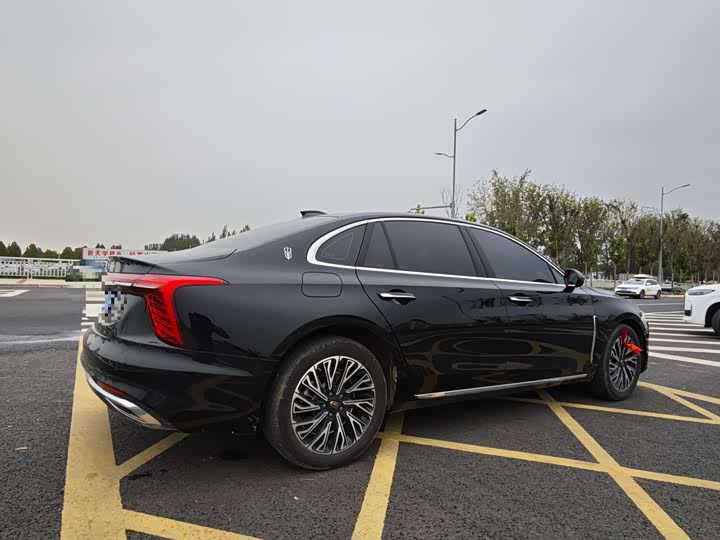 Фото 9 - Hongqi H5