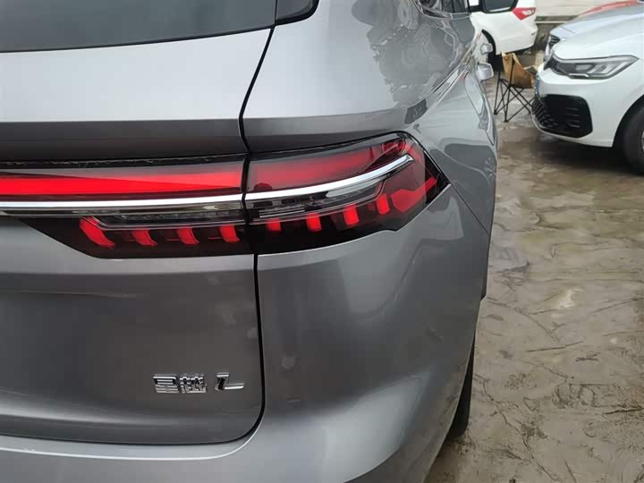 Фото 8 - Geely Monjaro