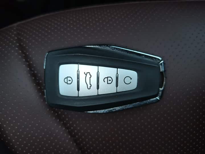 Фото 9 - Geely Monjaro