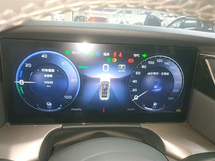 Фото 12 - Hongqi HS7 Hybrid