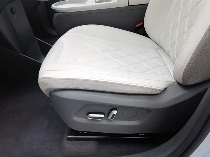 Фото 20 - BAIC Arcfox Kaola S