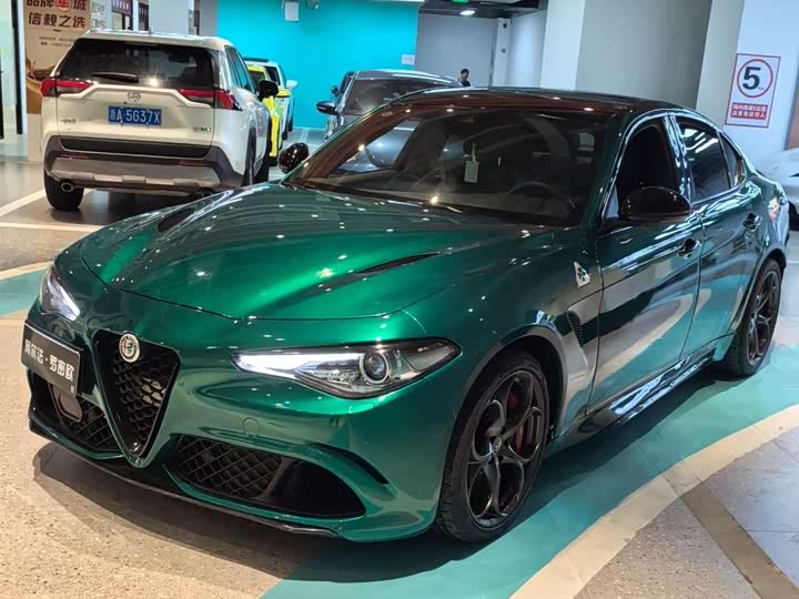 Фото 1 - Alfa Romeo Giulia