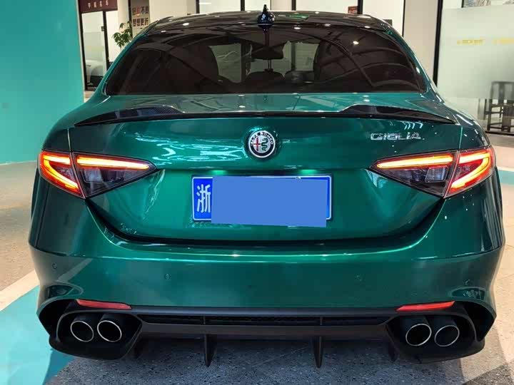 Фото 11 - Alfa Romeo Giulia