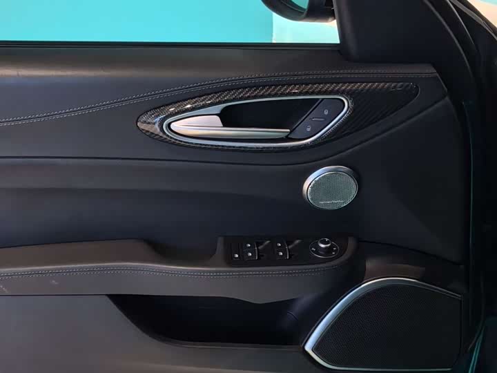 Фото 5 - Alfa Romeo Giulia