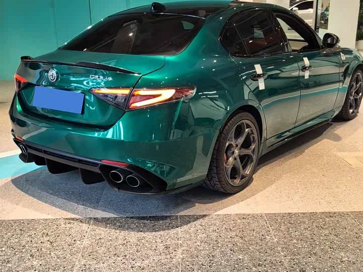 Фото 9 - Alfa Romeo Giulia