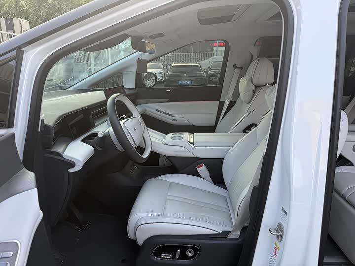 Фото 11 - XPeng X9