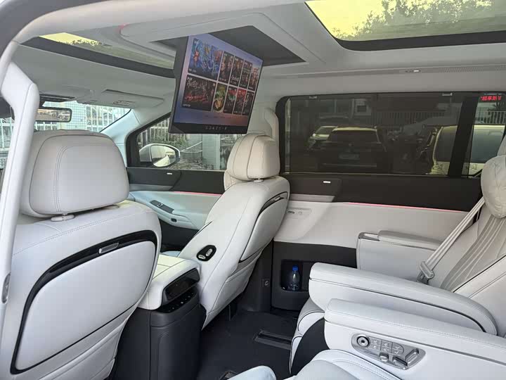 Фото 14 - XPeng X9