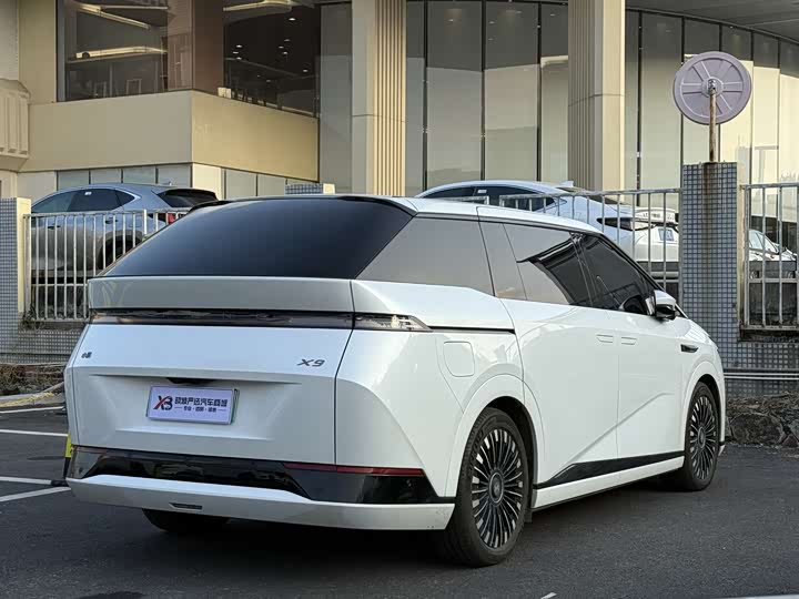 Фото 17 - XPeng X9