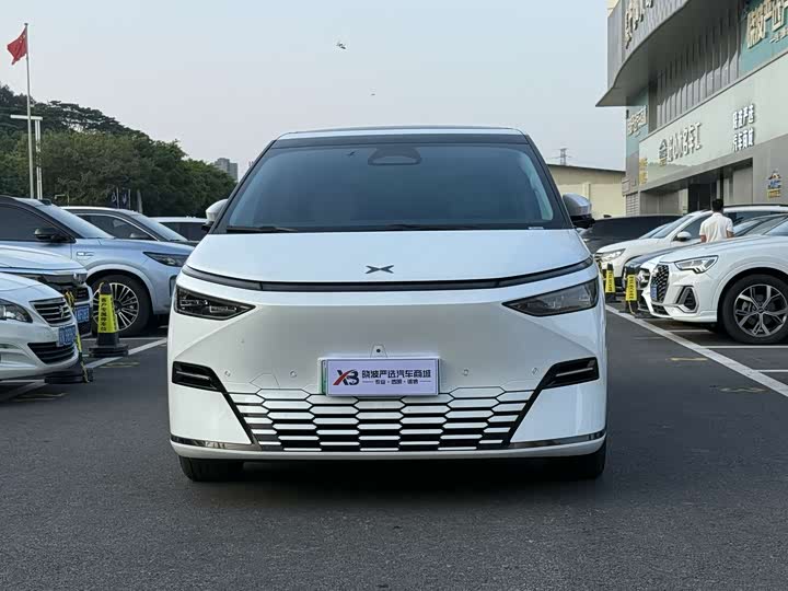 Фото 2 - XPeng X9