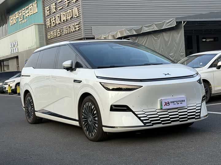 Фото 3 - XPeng X9