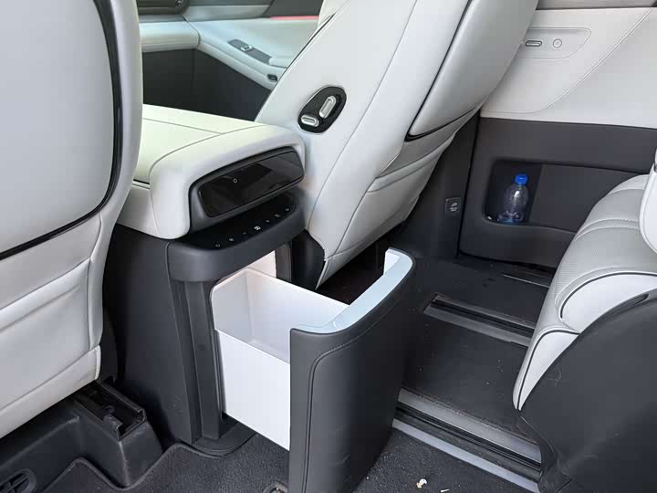 Фото 9 - XPeng X9